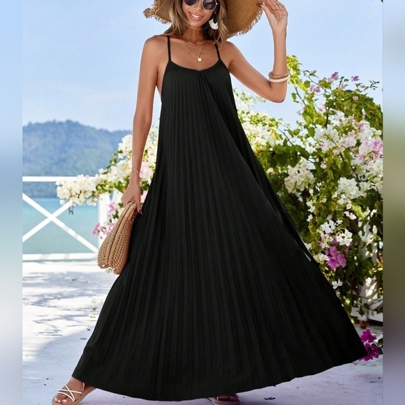 Women'S Monochrome Pleated Strap Dress Flowy Dress - Picture 4 of 5